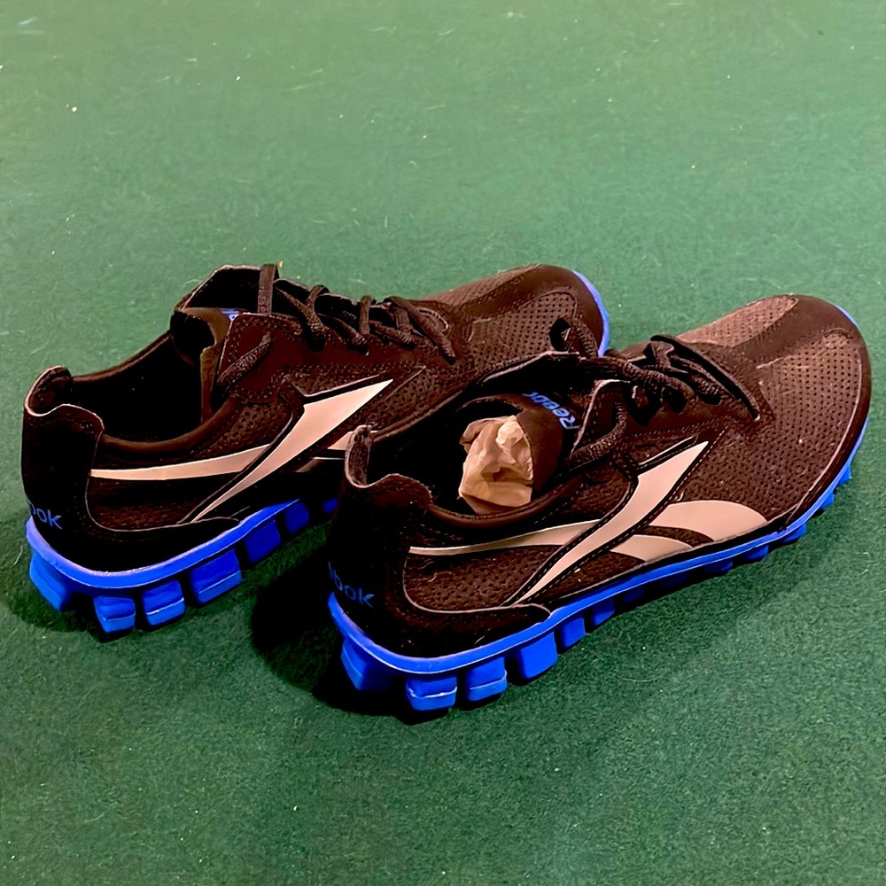 Reebok real flex big kid size 6.5 or women size 8 or 8.5 New never worn no box